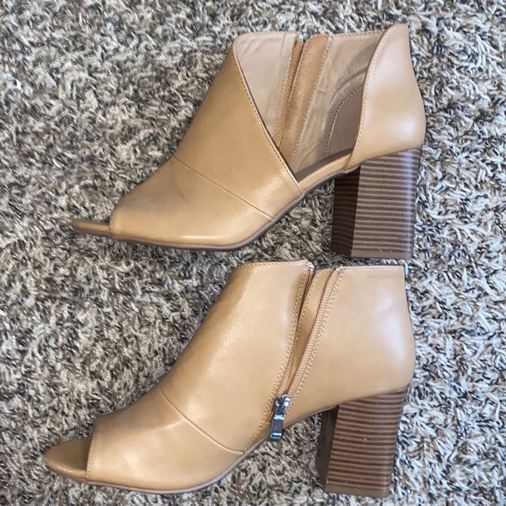 Tan Heels - Picture 5 of 6